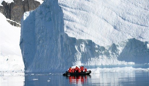 Ausflug mit Zodiak zu Eisberge Antarktis