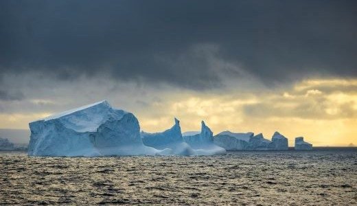 Icebergs_Drake Passage_Antarktis_ Richard_I_Anson_Aurora