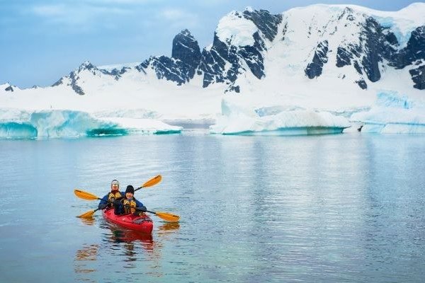 Kajak fahren in der Antarktis