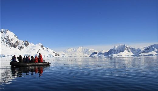 zodiac cruise in stunning Antarctic_Joerg Ehrlich